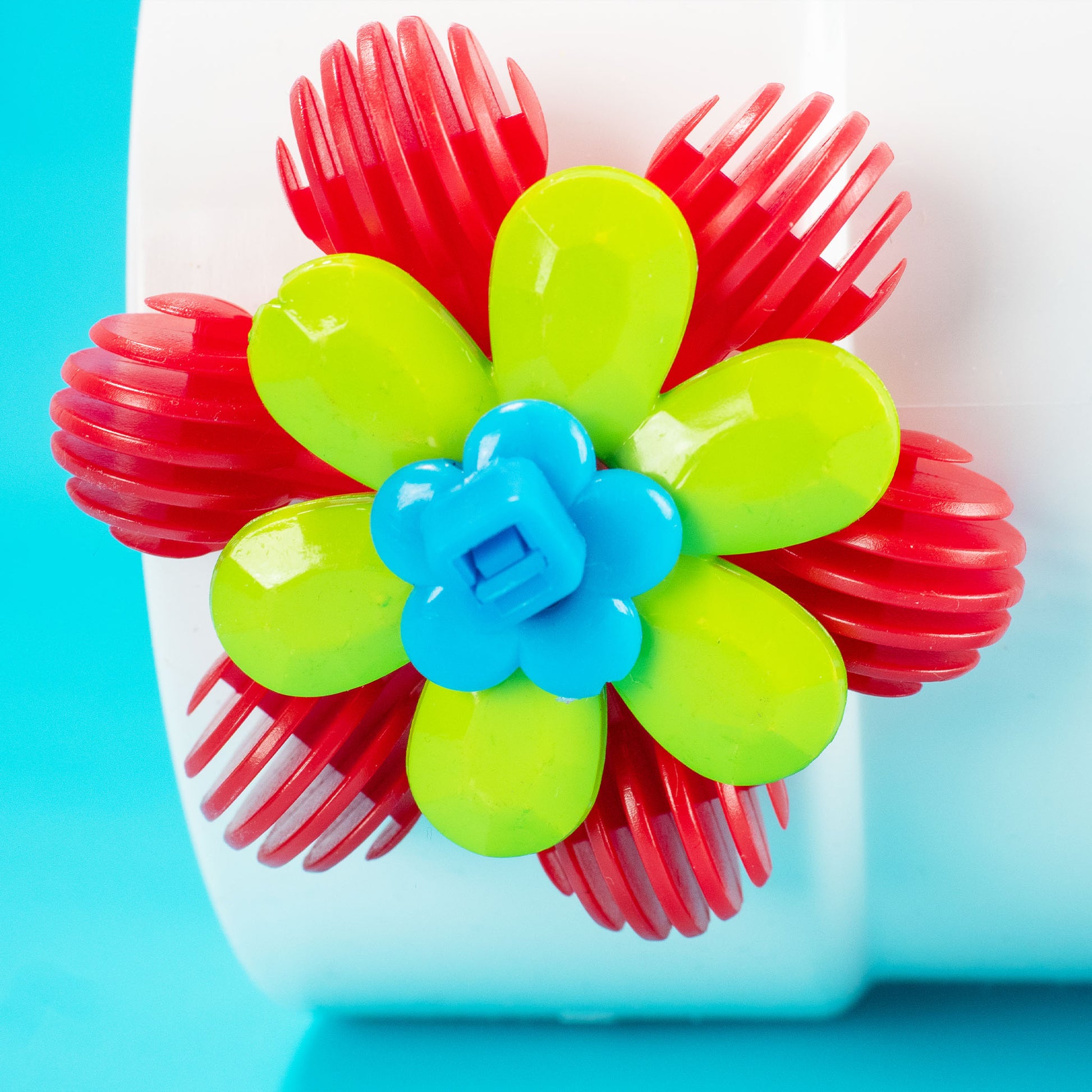Colorful flower-shaped decoration on the back of the adventure tunnel bird toy.